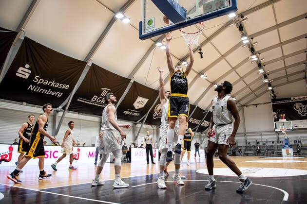 Elias Valtonen (19, Tigers Tuebingen ) Martin Bogdanov (6, Nuernberg Falcons BC NBC ) Sebastian Schröder Schroeder (14, Nuernberg Falcons BC NBC ) Mario Kegler (, Nuernberg Falcons BC NBC ), Nuernberg Falcons BC vs. Tigers Tuebingen, Basketball, Pro A, 17.03.2021, Nuernberg Falcons BC vs. Tigers Tuebingen, Basketball, Pro A, 17.03.2021 Nuernberg Copyright: xThomasxHahnx xEibner-Pressefotox EP_FAL