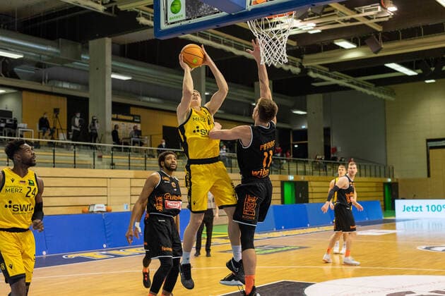Elias Valtonen (Tigers Tübingen, 19) Rytis Pipiras (Wiha Panthers, 11)¨¨¨Tigers Tübingen vs. Wiha Panthers , 2. Basketball, Bundesliga, Pro A, Barmer 2 Basketball, Spieltag 7, Spielzeit 2020 2021, 20.03.2021, ¨¨ Tigers Tübingen - wiha Panthers, Basketball, 2. Bundesliga, Barmer 2 Basketball, Spieltag 7, Spielzeit 2020 2021, 20.01.2021 Rottenburg am Neckar Copyright: xNinaxSander xEibnerxPressefotoxIx EP_NSR
