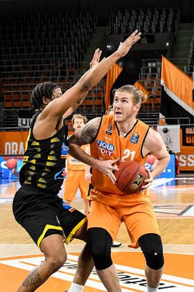 GER, BBL, ratiopharm ulm vs MHP RIESEN Ludwigsburg 20.03.2021, ratiopharm arena, Neu-Ulm, GER, BBL, ratiopharm ulm vs MHP RIESEN Ludwigsburg, im Bild Desi Rodriguez (Ludwigsburg, 20), Dylan Osetkowski (Ulm, 21)