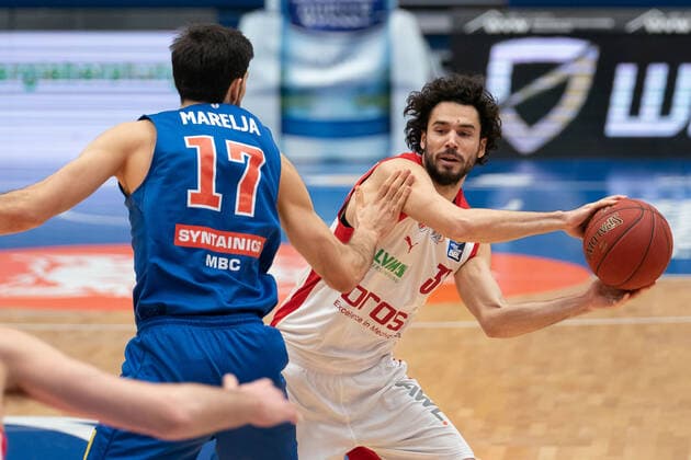Syntainics MBC - Brose Bamberg, Basketball, Bundesliga, Maenner, 2020 2021, 24. Spieltag, 20.03.2021, v.l.: Aleksandar Marelja (MBC, 17), Michele Vitali (Bamberg, 31). Syntainics MBC - Brose Bamberg, Basketball, Bundesliga, Maenner, 24. Spieltag, 20.03.2021, Weissenfels