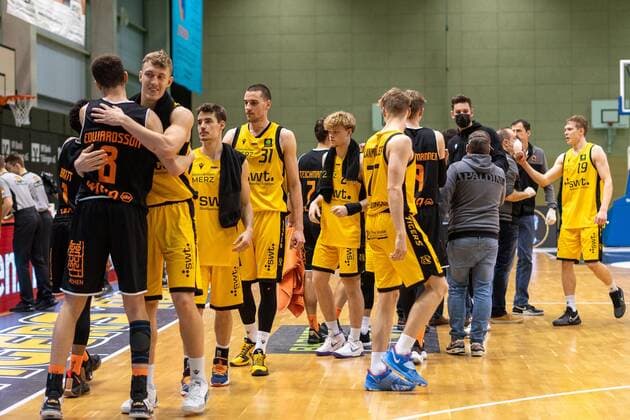 Felix Edwardsson (Wiha Panthers, 8) Jekabs Beck (Tigers Tübingen, 15) Gianni Otto (Tigers Tübingen, 10) Daniel Keppeler (Tigers Tübingen, 31) Timo Fischer (Tigers Tübingen, 2) Timo Lanmüller (Tigers Tübingen, 77)¨¨¨Tigers Tübingen vs. Wiha Panthers , 2. Basketball, Bundesliga, Pro A, Barmer 2 Basketball, Spieltag 7, Spielzeit 2020 2021, 20.03.2021, ¨¨ Tigers Tübingen - wiha Panthers, Basketball, 2. Bundesliga, Barmer 2 Basketball, Spieltag 7, Spielzeit 2020 2021, 20.01.2021 Rottenburg am Neckar Copyright: xNinaxSander xEibnerxPressefotoxIx EP_NSR