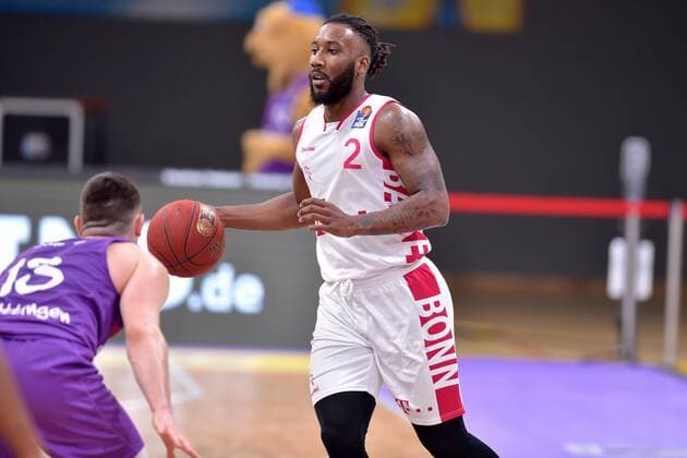 Xavier Pollard (Baskets Bonn) (am Ball), Rihards Lomazs (BG Goettingen) (L) , Basketball, Bundesliga, BBL, BG Goettingen - Telekom Baskets Bonn, 21.03.2021, BG Goettingen - Telekom Baskets Bonn , Basketball, Bundesliga, GER, BBL, 21.03.2021 Goettingen Copyright: xEibner-Pressefotox-xRolandxSippelx