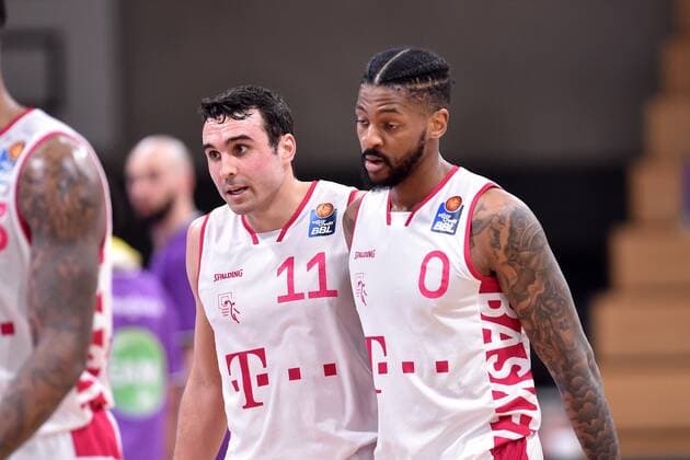 enttaeuscht, frustriert, Emotion ; Anthony DiLeo (Baskets Bonn) (L) und Alex Hamilton (R) , Basketball, Bundesliga, BBL, BG Goettingen - Telekom Baskets Bonn, 21.03.2021, BG Goettingen - Telekom Baskets Bonn , Basketball, Bundesliga, GER, BBL, 21.03.2021 Goettingen Copyright: xEibner-Pressefotox-xRolandxSippelx