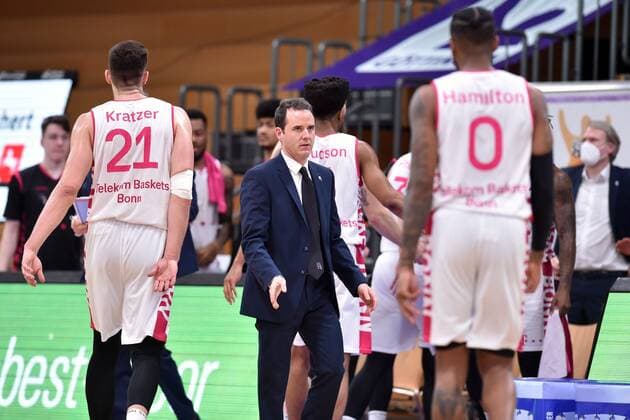 Will Voigt (Trainer, Headcoach Baskets Bonn); Leon Kratzer (NR 21), Alex Hamilton (NR 0) enttaeuscht, frustriert, Emotion , Basketball, Bundesliga, BBL, BG Goettingen - Telekom Baskets Bonn, 21.03.2021, BG Goettingen - Telekom Baskets Bonn , Basketball, Bundesliga, GER, BBL, 21.03.2021 Goettingen Copyright: xEibner-Pressefotox-xRolandxSippelx