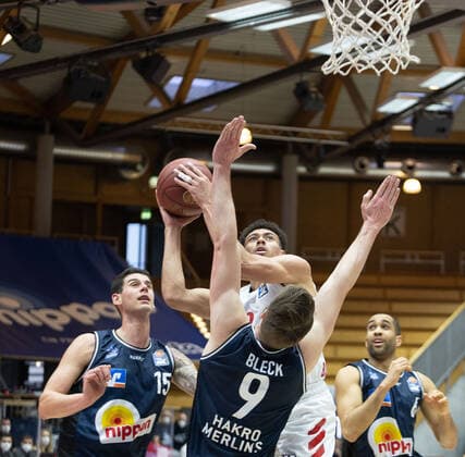 Bogdan Radoslavjevic (Hakro Merlins, 15)¨Wade Baldwin (Fc Bayern München, 2) Fabian Bleck (Hakro Merlins, 9)¨¨¨HAKRO Merlins Crailsheim vs. FC Bayern München, Basketball, Bundesliga, easy credit BBL, Spieltag 24, Spielzeit 2020 2021, 21.03.2021, ¨¨ HAKRO Merlins Crailsheim vs. FC Bayern München, Basketball, Bundesliga, easy credit BBL, Spieltag 24, Spielzeit 2020 2021, 21.03.2021 Ilshofen Copyright: xNinaxSander xEibnerxPressefotoxIx EP_NSR