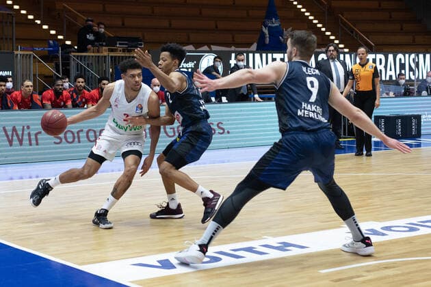 Wade Baldwin (Fc Bayern München, 2) Trae Bell-Haynes (Hakro Merlins, 2) Fabian Bleck (Hakro Merlins, 9)¨¨¨HAKRO Merlins Crailsheim vs. FC Bayern München, Basketball, Bundesliga, easy credit BBL, Spieltag 24, Spielzeit 2020 2021, 21.03.2021, ¨¨ HAKRO Merlins Crailsheim vs. FC Bayern München, Basketball, Bundesliga, easy credit BBL, Spieltag 24, Spielzeit 2020 2021, 21.03.2021 Ilshofen Copyright: xNinaxSander xEibnerxPressefotoxIx EP_NSR