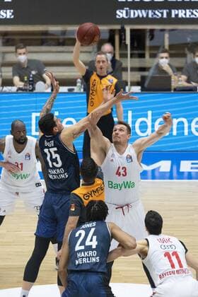 Bogdan Radoslavjevic (Hakro Merlins, 15) Leon Radosevic (Fc Bayern München, 43)¨¨¨HAKRO Merlins Crailsheim vs. FC Bayern München, Basketball, Bundesliga, easy credit BBL, Spieltag 24, Spielzeit 2020 2021, 21.03.2021, ¨¨ HAKRO Merlins Crailsheim vs. FC Bayern München, Basketball, Bundesliga, easy credit BBL, Spieltag 24, Spielzeit 2020 2021, 21.03.2021 Ilshofen Copyright: xNinaxSander xEibnerxPressefotoxIx EP_NSR