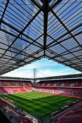 Fussball, Bundesliga, Deutschland, Herren, Saison 2020 2021, 26. Spieltag, Rhein Energie Stadion Köln, 1. FC Köln (weiss) - Borussia Dortmund (gelb) 2:2; Stadion-Übersicht Rhein Energie Stadion Köln. Feature, Symbol, Symbolbild, Einzelbild.