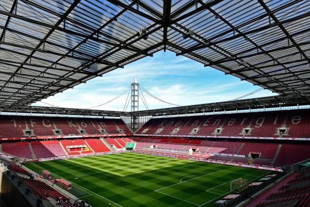 Fussball, Bundesliga, Deutschland, Herren, Saison 2020 2021, 26. Spieltag, Rhein Energie Stadion Köln, 1. FC Köln (weiss) - Borussia Dortmund (gelb) 2:2; Stadion-Übersicht Rhein Energie Stadion Köln. Feature, Symbol, Symbolbild, Einzelbild.
