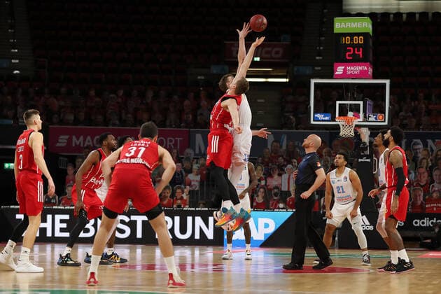 Tip-Off der Partie GER, FC Bayern Basketball vs. Mitteldeutscher BC, Basketball, BBL, Saison 2020 2021, 23.03.2021, GER, FC Bayern Basketball vs. Mitteldeutscher BC, Basketball, BBL, Saison 2020 2021, 23.03.2021, Muenchen Copyright: xMarcelxEngelbrechtx Eibner-Pressefotox EP_met
