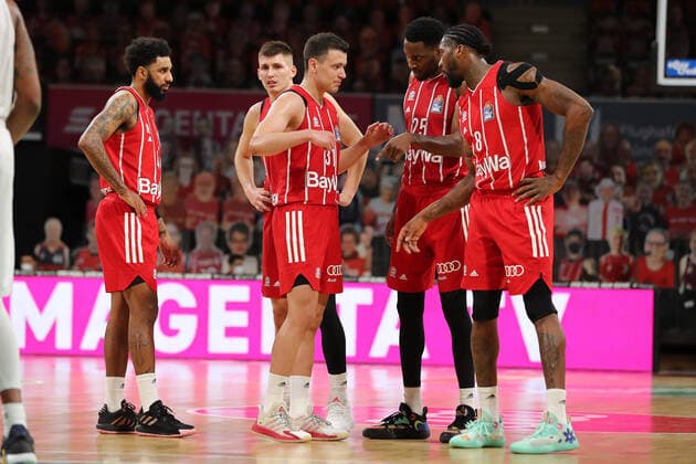 Spieler beraten sich GER, FC Bayern Basketball vs. Mitteldeutscher BC, Basketball, BBL, Saison 2020 2021, 23.03.2021, GER, FC Bayern Basketball vs. Mitteldeutscher BC, Basketball, BBL, Saison 2020 2021, 23.03.2021, Muenchen Copyright: xMarcelxEngelbrechtx Eibner-Pressefotox EP_met