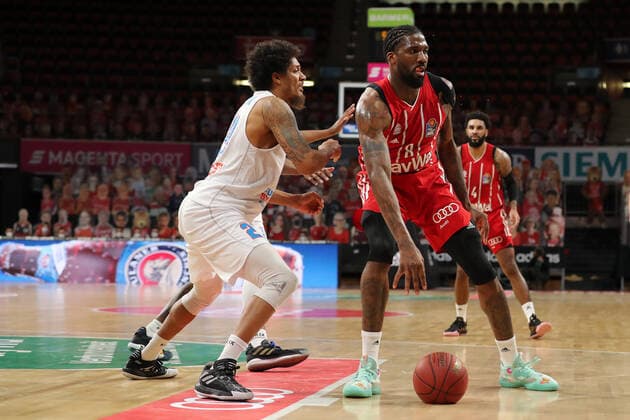 Deron Washington (MBC) und Jalen Reynolds (Muenchen) GER, FC Bayern Basketball vs. Mitteldeutscher BC, Basketball, BBL, Saison 2020 2021, 23.03.2021, GER, FC Bayern Basketball vs. Mitteldeutscher BC, Basketball, BBL, Saison 2020 2021, 23.03.2021, Muenchen Copyright: xMarcelxEngelbrechtx Eibner-Pressefotox EP_met