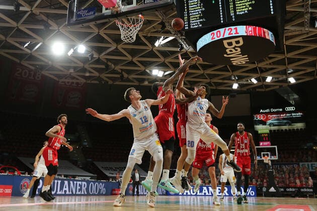 Jalen Reynolds (Muenchen) und Deron Washington (MBC) GER, FC Bayern Basketball vs. Miteldeutscher BC, Basketball, BBL, Saison 2020 2021, 23.03.2021, GER, FC Bayern Basketball vs. Miteldeutscher BC, Basketball, BBL, Saison 2020 2021, 23.03.2021, Muenchen Copyright: xEIBNER MarcelxEngelbrechtx EP_EER