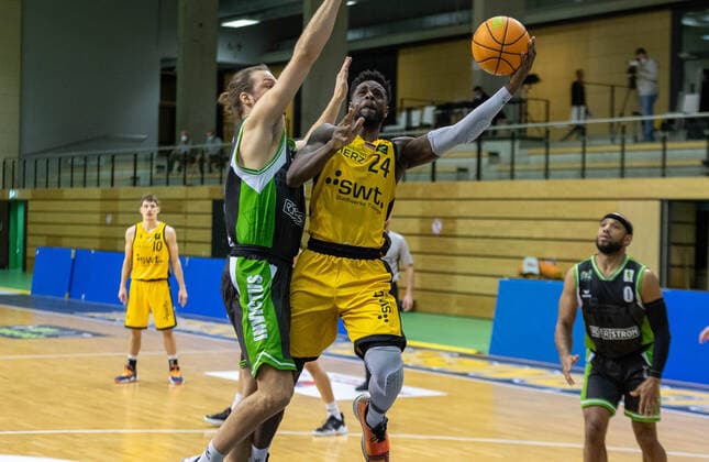 Roland Nyama (Tigers Tübingen, 24)¨¨Tigers Tübingen vs. Römerstrom Gladiators Trier, 2. Basketball, Bundesliga, Pro A, Barmer 2 Basketball, Spieltag 15, Spielzeit 2020 2021, 24.03.2021, ¨¨ Tigers Tübingen - Römerstrom Gladiators Trier, Basketball, 2. Bundesliga, Barmer 2 Basketball, Spieltag 15, Spielzeit 2020 2021, 24.03.2021 Rottenburg am Neckar Copyright: xDennisxDuddek xEibnerxPressefotox EP_DDU