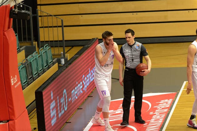 Mathis MÖNNINGHOFF MOENNINGHOFF (17 BG Goettingen) reagiert auf eine Schiedsrichterentscheidung ; Rasta Vechta vs BG Göttingen, Basketball, easyCredit BBL Bundesliga, 27.03.2021, 25. Spieltag, Saison 2020 2021 ; Copyright: xErikxHillmer EIBNERx EP_ehr Rasta Vechta vs BG Göttingen, Basketball, easyCredit BBL Bundesliga, 27.03.2021, 25. Spieltag, Saison 2020 2021 Vechta Copyright: xErikxHillmer EIBNERx EP_ehr