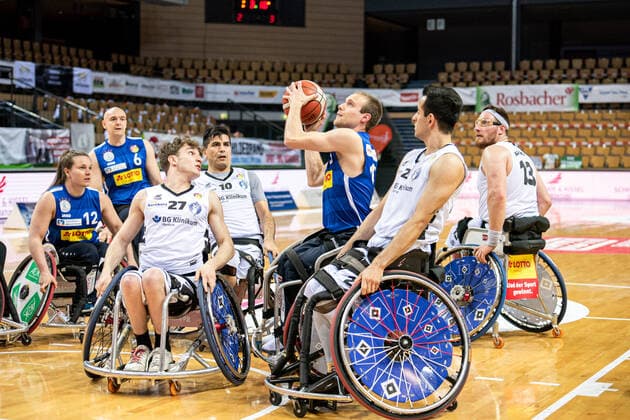RBBL; RSV Lahn-Dill - BG Baskets Hamburg, 27.03.21 Thomas Böhme ( 13 RSV Lahn-Dill), Annabel Breuer ( 12 RSV Lahn-Dill), Ian Sagar ( 6 RSV Lahn-Dill), Luc Weilandt ( 27 BG Baskets Hamburg), Alireza Ahmadi ( 10 BG Baskets Hamburg, Spielertrainer), Mojtaba Kamali ( 24 BG Baskets Hamburg), Kai Moeller ( 13 BG Baskets Hamburg) Rittal Arena, Wetzlar, 27.03.21 Copyright: xBEAUTIFULxSPORTS Roeczeyx