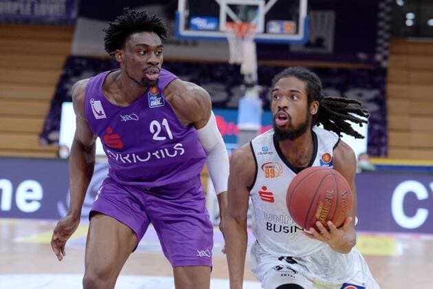 Marcus Thornton (Niners Chemnitz) (R, am Ball), Tai Odiase (BG Goettingen) (L) , Basketball, Bundesliga, BBL, BG Goettingen - Niners Chemnitz, 30.03.2021, BG Goettingen - Niners Chemnitz, Basketball, Bundesliga, GER, BBL, 30.03.2021 Goettingen Copyright: xEibner-Pressefotox-xRolandxSippelx