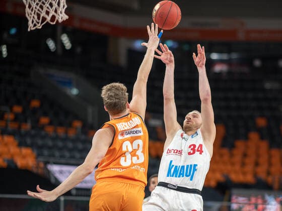 Felix Hoffmann (s Oliver Wuerzburg, 34), Patrick Heckmann (Ratiopharm Ulm 33), ratiopharm Ulm vs. S.Oliver Baskets Wuerzburg, Basketball, Bundesliga, BBL, easycredit, 29. Spieltag, Spielzeit 2020 2021, 01.04.2021, ratiopharm Ulm vs. S.Oliver Baskets Wuerzburg, Basketball, Bundesliga, BBL, easycredit, 29. Spieltag, Spielzeit 2020 2021, 01.04.2021 Neu-Ulm Copyright: xEibner-Pressefoto SaschaxWaltherx EP_EER