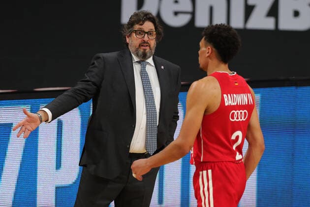 Cheftrainer Andrea Trinchieri (Muenchen) und Wade Baldwin IV GER, FC Bayern Basketball vs. Zalgiris Kaunas, Basketball, Euroleague, Saison 2020 2021, 01.04.2021, GER, FC Bayern Basketball vs. Zalgiris Kaunas, Basketball, Euroleague, Saison 2020 2021, 01.04.2021, Muenchen Copyright: xEIBNER MarcelxEngelbrechtx EP_EER