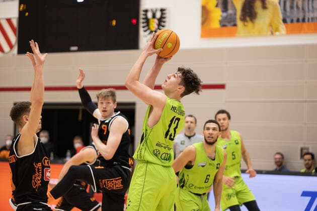 Daniel Helterhoff (Ehingen Urspring, 13) Ehingen Urspring - Wiha Panthers Schwenningen, Basketball, 2. Bundesliga, Barmer 2 Basketball, Spieltag 12, Spielzeit 2020 2021, 03.04.2021 Ehingen Urspring - Wiha Panthers Schwenningen, Basketball, 2. Bundesliga, Barmer 2 Basketball, Spieltag 12, Spielzeit 2020 2021, 03.04.2021 Ehingen Copyright: xNinaxSander xEibnerxPressefotoxIx EP_NSR