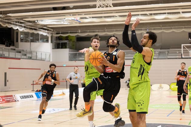 Jack Pagenkopf (Ehingen Urspring, 1) Nate Britt (Ehingen Urspring, 1) Akim Jamal Jonah (Ehingen Urspring, 34) Ehingen Urspring - Wiha Panthers Schwenningen, Basketball, 2. Bundesliga, Barmer 2 Basketball, Spieltag 12, Spielzeit 2020 2021, 03.04.2021 Ehingen Urspring - Wiha Panthers Schwenningen, Basketball, 2. Bundesliga, Barmer 2 Basketball, Spieltag 12, Spielzeit 2020 2021, 03.04.2021 Ehingen Copyright: xNinaxSander xEibnerxPressefotoxIx EP_NSR