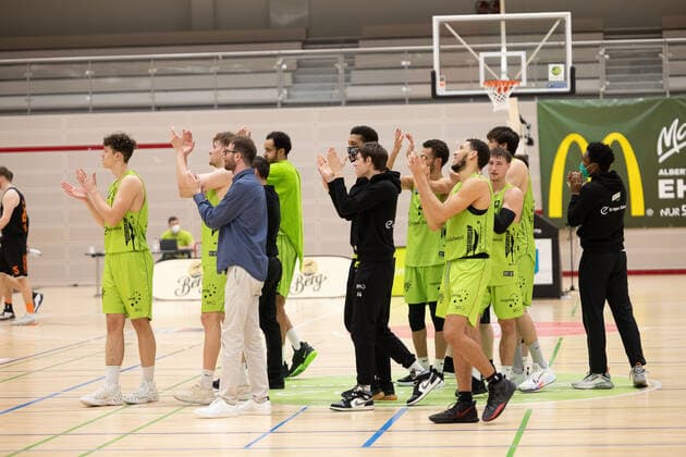 Ehingen Urspring siegt über die Wiha Panthers Schwenningen Ehingen Urspring - Wiha Panthers Schwenningen, Basketball, 2. Bundesliga, Barmer 2 Basketball, Spieltag 12, Spielzeit 2020 2021, 03.04.2021 Ehingen Urspring - Wiha Panthers Schwenningen, Basketball, 2. Bundesliga, Barmer 2 Basketball, Spieltag 12, Spielzeit 2020 2021, 03.04.2021 Ehingen Copyright: xNinaxSander xEibnerxPressefotoxIx EP_NSR