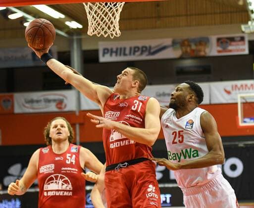 Scottie James JR., Jajuan Johnson 26. Spieltag, Basketball Bundesliga, Basketball Saison 2020 2021, Deutschland, easyCredit BBL, Germany, Giessen 46ers, giessen rot, Herren, Jobstairs GIESSEN 46ers - FC Bayern München, Männer, München in weiß