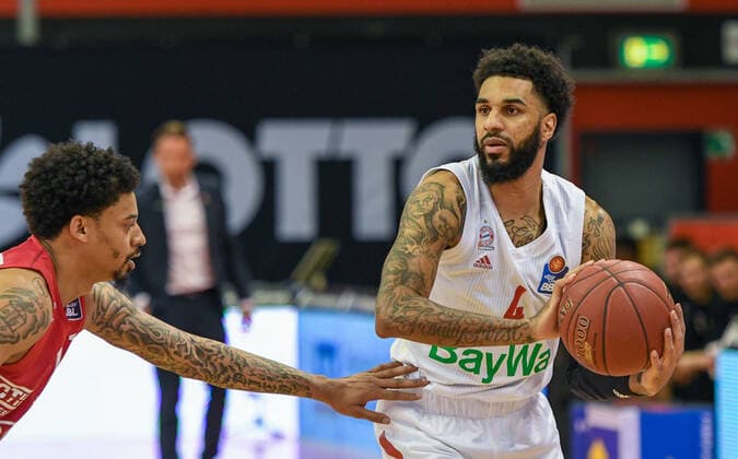Diante Garrett, Dennis Jerome Seeley 26. Spieltag, Basketball Bundesliga, Basketball Saison 2020 2021, Deutschland, easyCredit BBL, Germany, Giessen 46ers, giessen rot, Herren, Jobstairs GIESSEN 46ers - FC Bayern München, Männer, München in weiß