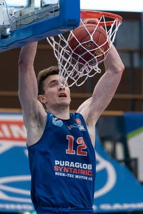 Syntainics MBC - Niners Chemnitz, Basketball, Bundesliga, Maenner, 2020 2021, 26. Spieltag, 05.04.2021, Philipp Hartwich (MBC, 12), Korbleger. Syntainics MBC - Niners Chemnitz, Basketball, Bundesliga, Maenner, 2020 2021, 26. Spieltag, 05.04.2021, Weissenfels
