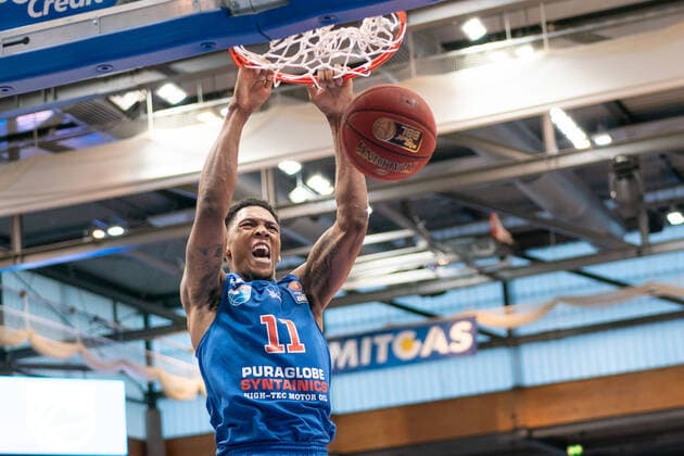 Syntainics MBC - Niners Chemnitz, Basketball, Bundesliga, Maenner, 2020 2021, 26. Spieltag, 05.04.2021, Kyndahl Hill (MBC, 11), Korbleger. Syntainics MBC - Niners Chemnitz, Basketball, Bundesliga, Maenner, 2020 2021, 26. Spieltag, 05.04.2021, Weissenfels