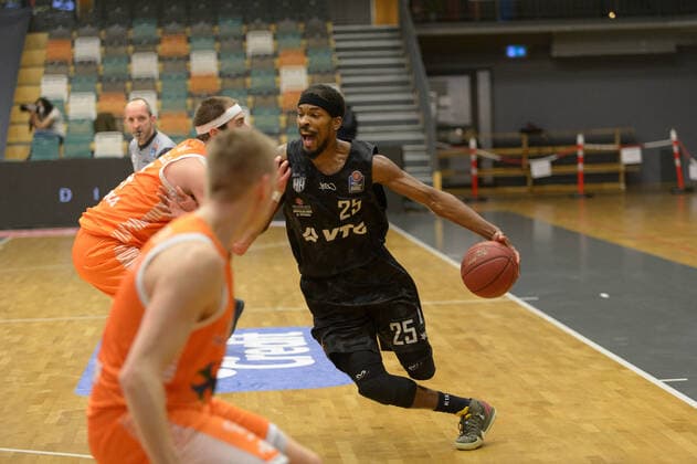 Jesse HUNT (34 Rasta Vechta), Tim HASBARGEN (6 Rasta Vechta), Terry ALLEN (25 Hamburg Towers) ; Rasta Vechta vs Hamburg Towers, Basketball, easyCredit BBL Bundesliga, 07.04.2021, 29. Spieltag, Saison 2020 2021 ; Copyright: xErikxHillmer EIBNERx EP_ehr Rasta Vechta vs Hamburg Towers, Basketball, easyCredit BBL Bundesliga, 07.04.2021, 29. Spieltag, Saison 2020 2021 Vechta Copyright: xErikxHillmer EIBNERx EP_ehr