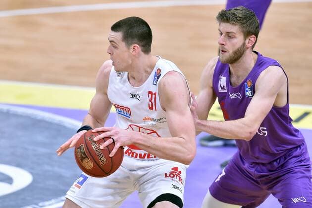 Scottie James Jr. (Giessen 46ers) (am Ball) und Mathis Moenninghoff (BG Goettingen) , Basketball, Bundesliga, BBL, BG Goettingen - Jobstairs Giessen 46ers, 07.04.2021, BG Goettingen - Giessen 46ers, Basketball, Bundesliga, GER, BBL, 07.04.2021 Goettingen Copyright: xEibner-Pressefotox-xRolandxSippelx