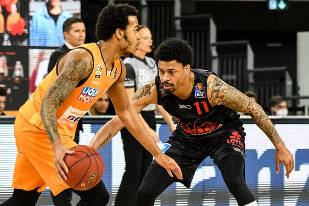 GER, BBL, ratiopharm ulm vs JobStairs GIESSEN 46ers 27.02.2021, ratiopharm arena, Neu-Ulm, GER, BBL, ratiopharm ulm vs JobStairs GIESSEN 46ers, im Bild Troy Caupain (Ulm, 23), Diante Maurice Garrett (Giessen, 11)