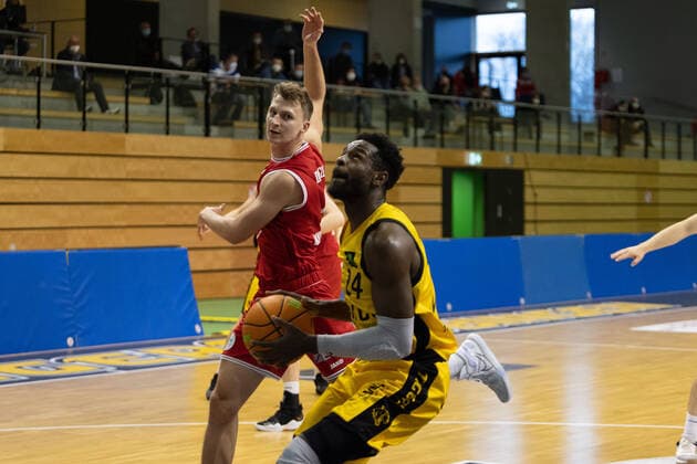 Roland Nyama (Tigers Tübingen, 24)¨¨¨Tigers Tübingen vs. Bayer Giants Leverkusen, 2. Basketball, Bundesliga, Pro A, Barmer 2 Basketball, Spieltag 30, Spielzeit 2020 2021, 10.04.2021, ¨¨ Tigers Tübingen - Bayer Giants Leverkusen, Basketball, 2. Bundesliga, Barmer 2 Basketball, Spieltag 30, Spielzeit 2020 2021, 10.04.2021 Rottenburg am Neckar Copyright: xNinaxSander xEibnerxPressefotoxIx EP_NSR