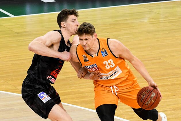 GER, BBL, ratiopharm ulm vs JobStairs GIESSEN 46ers 27.02.2021, ratiopharm arena, Neu-Ulm, GER, BBL, ratiopharm ulm vs JobStairs GIESSEN 46ers, im Bild Alen Phanic (Giessen, 8), Patrick Heckmann (Ulm, 33)