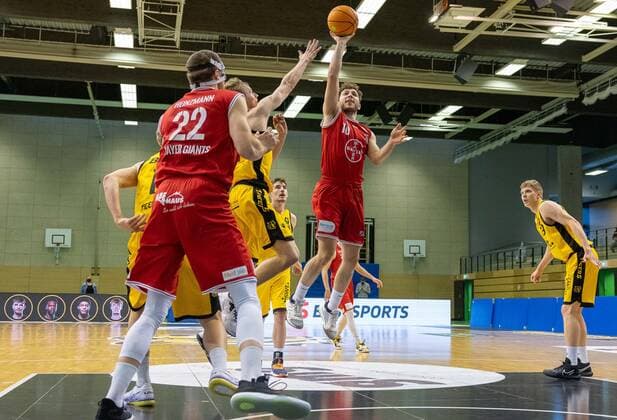 Harris Hujic (Bayer Giants Leverkusen, 10)¨¨Tigers Tübingen vs. Bayer Giants Leverkusen, 2. Basketball, Bundesliga, Pro A, Barmer 2 Basketball, Spieltag 30, Spielzeit 2020 2021, 10.04.2021, ¨¨ Tigers Tübingen - Bayer Giants Leverkusen, Basketball, 2. Bundesliga, Barmer 2 Basketball, Spieltag 30, Spielzeit 2020 2021, 10.04.2021 Rottenburg am Neckar Copyright: xDennisxDuddek xEibnerxPressefotox EP_DDU