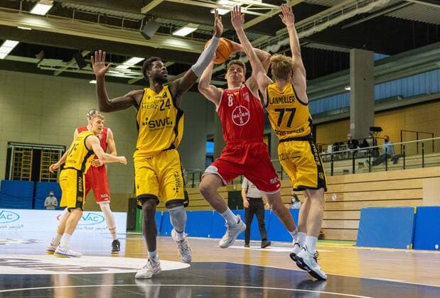 Valentin Blass(Bayer Giants Leverkusen, 8)¨¨Tigers Tübingen vs. Bayer Giants Leverkusen, 2. Basketball, Bundesliga, Pro A, Barmer 2 Basketball, Spieltag 30, Spielzeit 2020 2021, 10.04.2021, ¨¨ Tigers Tübingen - Bayer Giants Leverkusen, Basketball, 2. Bundesliga, Barmer 2 Basketball, Spieltag 30, Spielzeit 2020 2021, 10.04.2021 Rottenburg am Neckar Copyright: xDennisxDuddek xEibnerxPressefotox EP_DDU