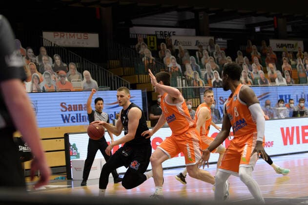 Jonas RICHTER (7 Niners Chemnitz), Will VORHEES (41 Rasta Vechta) ; Rasta Vechta vs Niners Chemnitz, Basketball, easyCredit BBL Bundesliga, 10.04.2021, 27. Spieltag, Saison 2020 2021 ; Copyright: xErikxHillmer EIBNERx EP_ehr Rasta Vechta vs Niners Chemnitz, Basketball, easyCredit BBL Bundesliga, 10.04.2021, 27. Spieltag, Saison 2020 2021 Vechta Copyright: xErikxHillmer EIBNERx EP_ehr