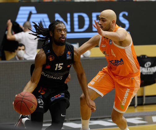 Marcus THORNTON (15 Niners Chemnitz), Stefan PENO (4 Rasta Vechta) ; Rasta Vechta vs Niners Chemnitz, Basketball, easyCredit BBL Bundesliga, 10.04.2021, 27. Spieltag, Saison 2020 2021 ; Copyright: xErikxHillmer EIBNERx EP_ehr Rasta Vechta vs Niners Chemnitz, Basketball, easyCredit BBL Bundesliga, 10.04.2021, 27. Spieltag, Saison 2020 2021 Vechta Copyright: xErikxHillmer EIBNERx EP_ehr
