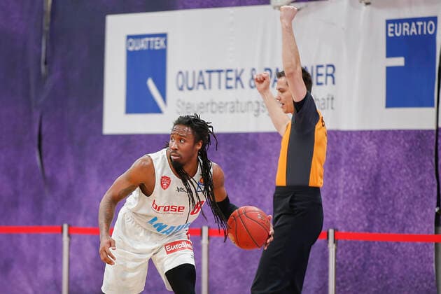 Deutschland , Goettingen, Sparkassen-Arena (GoeSF), 11.04.2021, emspor, emonline, despor, deonline, BG Goettingen vs. s.Oliver Wuerzburg, easyCredit BBL, 27. Spieltag Bild: v. l. Copyright: HMBxMedia JulienxBecker