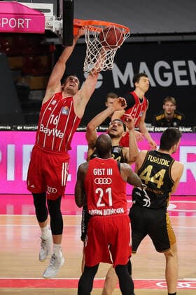Paul Zipser (Muenchen) GER, FC Bayern Basketball vs. Loewen Braunschweig, Basketball, easyCredit BBL, Saison 2020 2021, 11.04.2021, GER, FC Bayern Basketball vs. Loewen Braunschweig, Basketball, easyCredit BBL, Saison 2020 2021, 11.04.2021, Muenchen Copyright: xEIBNER MarcelxEngelbrechtx EP_EER