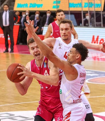Wade Baldwin (Bayern Muenchen 2) und Strahinja Micovic (Bonn 4), Telekom Baskets Bonn vs. Bayern Muenchen, Basketball, 1. Easy Credit- Bundesliga, 30. Spieltag, 13.04.2021, Telekom Baskets Bonn vs. Bayern Muenchen, Basketball, 1. Easy Credit- Bundesliga, 30. Spieltag, 13.04.2021 Bonn Copyright: xJoergxNiebergall Eibner-Pressefox EP_JNL