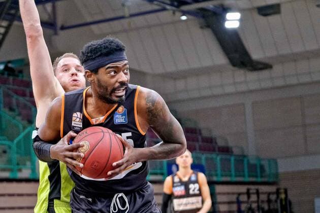 Sport Bilder des Tages Aric Holman (Ratiopharm Ulm 35), medi Bayreuth vs. ratiopharm Ulm, Basketball, Bundesliga, easycredit BBL, Hauptrunde, Spieltag 28, Saison 2020 21, 13.04.2021, medi Bayreuth vs. ratiopharm Ulm, Basketball, Bundesliga, easycredit BBL, Hauptrunde, Spieltag 28, Saison 2020 21, 13.04.2021 Bayreuth Copyright: xEibner-Pressefotox EP_EER