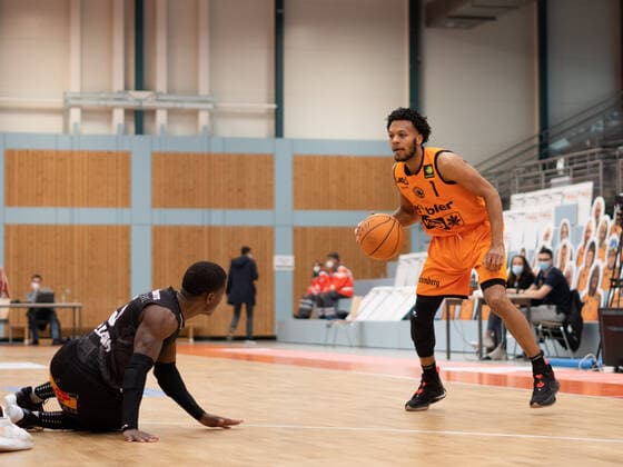 Nate Britt (Wiha Panthers Schwenningen 1) wiha Panthers Schwenningen vs. VFL Kirchheim Knights, Basketball, BARMER 2. BASKETBALL BUNDESLIGA, Playoff Gruppe 2, 1. Spieltag, 2020 2021, 17.04.2021, wiha Panthers Schwenningen vs. VFL Kirchheim Knights, Basketball, BARMER 2. BASKETBALL BUNDESLIGA, Playoff Gruppe, 1. Spieltag, 2020 2021, 17.04.2021, Villingen-Schwenningen Copyright: xMiclasxHaasis Eibner-Pressefotox EP_mhs