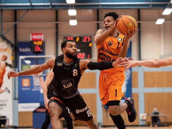 Nate Britt (Wiha Panthers Schwenningen 1) wiha Panthers Schwenningen vs. VFL Kirchheim Knights, Basketball, BARMER 2. BASKETBALL BUNDESLIGA, Playoff Gruppe 2, 1. Spieltag, 2020 2021, 17.04.2021, wiha Panthers Schwenningen vs. VFL Kirchheim Knights, Basketball, BARMER 2. BASKETBALL BUNDESLIGA, Playoff Gruppe, 1. Spieltag, 2020 2021, 17.04.2021, Villingen-Schwenningen Copyright: xMiclasxHaasis Eibner-Pressefotox EP_mhs