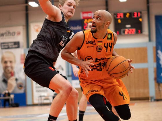 Kevin Bryant (Wiha Panthers Schwenningen 44) wiha Panthers Schwenningen vs. VFL Kirchheim Knights, Basketball, BARMER 2. BASKETBALL BUNDESLIGA, Playoff Gruppe 2, 1. Spieltag, 2020 2021, 17.04.2021, wiha Panthers Schwenningen vs. VFL Kirchheim Knights, Basketball, BARMER 2. BASKETBALL BUNDESLIGA, Playoff Gruppe, 1. Spieltag, 2020 2021, 17.04.2021, Villingen-Schwenningen Copyright: xMiclasxHaasis Eibner-Pressefotox EP_mhs