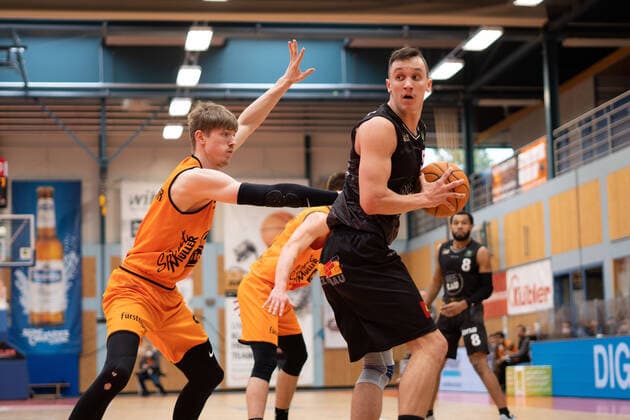 Maxwell Mahoney (Kirchheim Knights 51) wiha Panthers Schwenningen vs. VFL Kirchheim Knights, Basketball, BARMER 2. BASKETBALL BUNDESLIGA, Playoff Gruppe 2, 1. Spieltag, 2020 2021, 17.04.2021, wiha Panthers Schwenningen vs. VFL Kirchheim Knights, Basketball, BARMER 2. BASKETBALL BUNDESLIGA, Playoff Gruppe, 1. Spieltag, 2020 2021, 17.04.2021, Villingen-Schwenningen Copyright: xMiclasxHaasis Eibner-Pressefotox EP_mhs