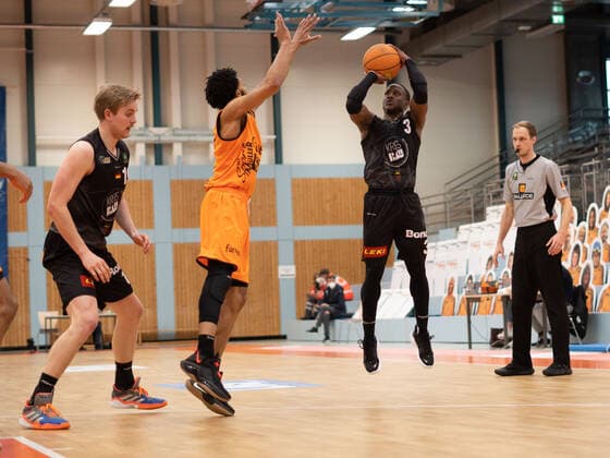 Richard Williams JR. (Kirchheim Knights 3) wiha Panthers Schwenningen vs. VFL Kirchheim Knights, Basketball, BARMER 2. BASKETBALL BUNDESLIGA, Playoff Gruppe 2, 1. Spieltag, 2020 2021, 17.04.2021, wiha Panthers Schwenningen vs. VFL Kirchheim Knights, Basketball, BARMER 2. BASKETBALL BUNDESLIGA, Playoff Gruppe, 1. Spieltag, 2020 2021, 17.04.2021, Villingen-Schwenningen Copyright: xMiclasxHaasis Eibner-Pressefotox EP_mhs