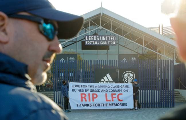 Leeds United v Liverpool Premier League 19 04 2021. Demonstration against the European Super League during the Premier League match between Leeds United and Liverpool at Elland Road, Leeds, England on 19 April 2021. Leeds Elland Road West Yorkshire England Editorial use only DataCo restrictions apply See www.football-dataco.com , Copyright: xSimonxDaviesx PSI-12468-0008