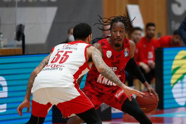 Deutschland , Wuerzburg, s.Oliver Arena , 21.04.2021, emspor, emonline, despor, deonline, s.Oliver Wuerzburg vs. Brose Bamberg, easyCredit BBL, 22. Spieltag Bild: v. l. Copyright: HMBxMedia JulienxBecker